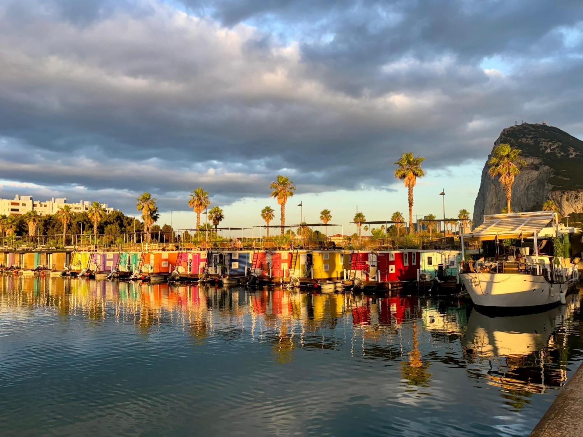 Hotel Boat Haus - Casas Flotantes Frente A Gibraltar La Línea de la Concepción Exteriér fotografie