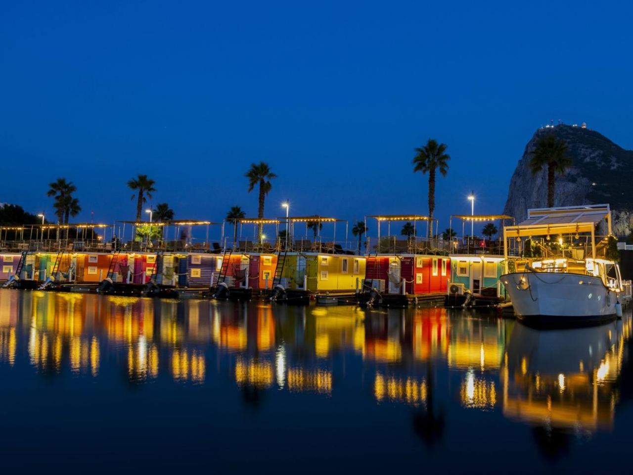 Hotel Boat Haus - Casas Flotantes Frente A Gibraltar La Línea de la Concepción Exteriér fotografie