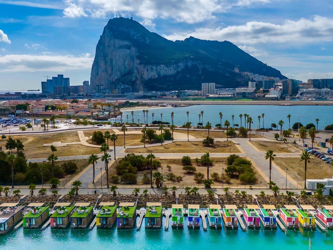 Hotel Boat Haus - Casas Flotantes Frente A Gibraltar La Línea de la Concepción Exteriér fotografie
